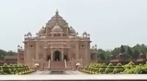 Akshardham Mandir front view in Gandhinagar